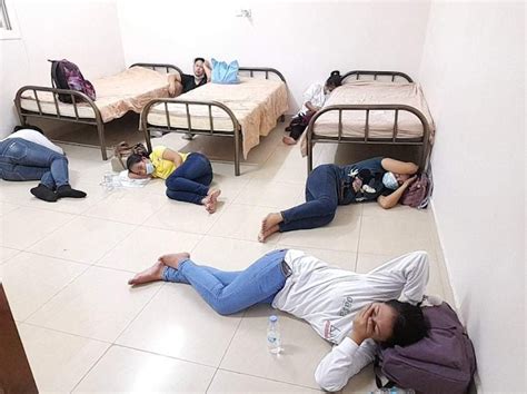 pinay iniyot sa sahig
